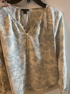 Ann Taylor winter white and Light Gray Floral Button-Front Blouse